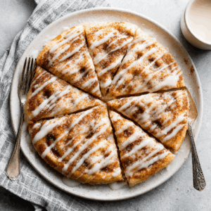 Read more about the article Cinnamon-Sugar Pizza: The Ultimate Easy Dessert You Need to Try